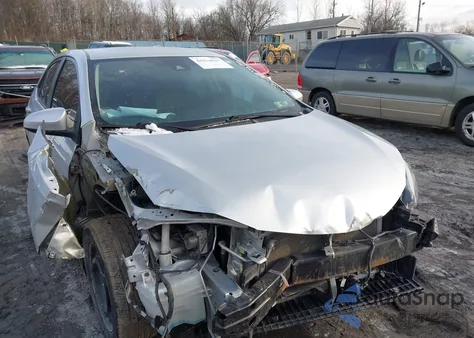 2018 Toyota Corolla Le z USA, uszkodzony, nr VIN 2T1BURHE8JC075960